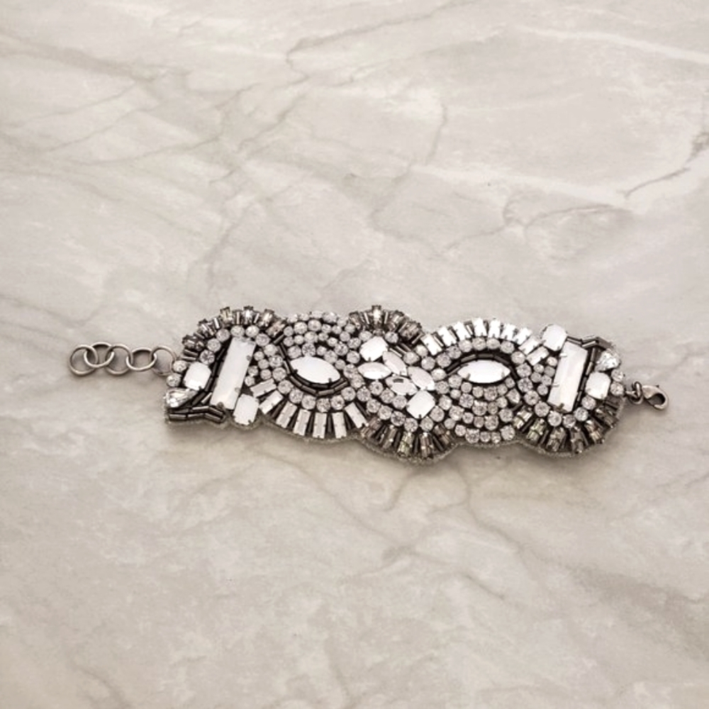 ✨ Stella and Dot Gala Gray Fabric Rhinestone Crystal Cluster Statement Bracelet - Picture 1 of 12